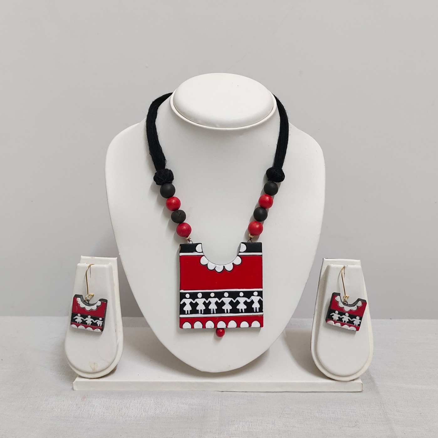 Red Pocket Handmade Necklace with ear-ring - Goyna Kotha